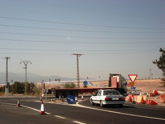 IZQUIERDA UNIDA + LOS VERDES EN EL GUADALENTÍN CONSIDERA QUE EL TRAZADO DE LA AUTOVÍA TOTANA-MAZARRÓN, INAUGURADA ESTA MAÑANA, HA DESTROZADO LA ZONA AGRÍCOLA MÁS FÉRTIL DEL VALLE Y SATURARÁ DE TRÁFICO LA ENTRADA A TOTANA POR EL CENTRO, Foto 2