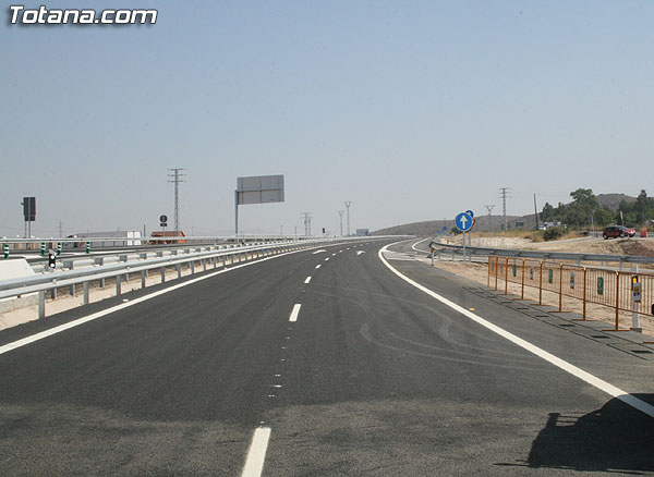 EL GRUPO MUNICIPAL SOCIALISTA CALIFICA DE DISPARATE LA ROTONDA DE ENTRONQUE DE LA AUTOVIA TOTANA-MAZARRÓN CON LA A-7, Foto 1