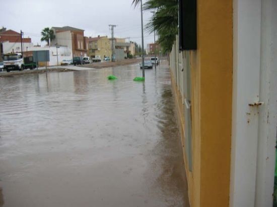 LA CONCEJALÍA DE PLANIFICACIÓN AFIRMA QUE LAS OBRAS PARA ACOMETER LA EVACUACIÓN DE PLUVIALES EN EL BARRIO OLÍMPICO SE LLEVARÁN A CABO EN CUANTO EL AYUNTAMIENTO RECIBA LA AUTORIZACIÓN DEL ORGANISMO ENCARGADO DE LAS INFRAESTRUCTURAS FERROVIARIAS   (18/1/200, Foto 1