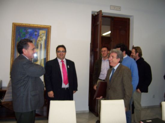 ACUERDAN UN NUEVO TRAZADO ENTRE EL PASO A NIVEL DE LA CEÑA DEL HIERRO Y LA N-340 QUE EVITARÁ LA PELIGROSIDAD EXISTENTE, Foto 2