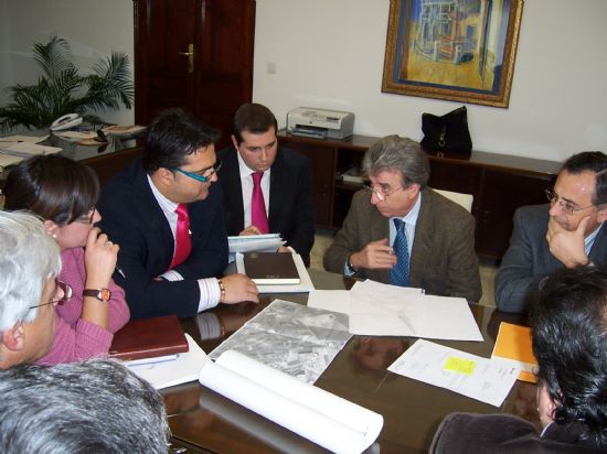 ACUERDAN UN NUEVO TRAZADO ENTRE EL PASO A NIVEL DE LA CEÑA DEL HIERRO Y LA N-340 QUE EVITARÁ LA PELIGROSIDAD EXISTENTE, Foto 7