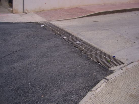 FINALIZAN LAS OBRAS DE INSTALACIÓN DEL COLECTOR DE PLUVIALES Y SUSTITUCIÓN EN LA RED DE SANEAMIENTO, AGUA POTABLE Y ARREGLO DE ACERAS EN LAS CALLES BARBADOS Y EL SALVADOR (2008), Foto 2