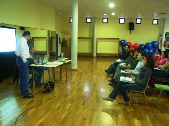 EL SEMINARIO DE “LOS CUATRO ESTILOS DE NATACIÓN”, ORGANIZADO POR LA CONCEJALÍA DE DEPORTES DURANTE ESTE FIN DE SEMANA, HA CONTADO CON UNA VEINTENA DE ALUMNOS PROCEDENTES DE ALHAMA, LIBRILLA Y TOTANA (2008), Foto 3