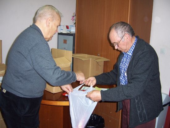 EL CENTRO MUNICIPAL DE PERSONAS MAYORES REPARTE MÁS DE 1.000 BOLSAS DE CARAMELOS ENTRE SUS SOCIOS CON MOTIVO DE CELEBRACIÓN DE LA SEMANA SANTA (2008), Foto 5