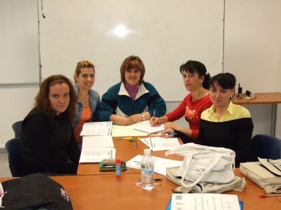 LOS ALUMNOS DEL CURSO DE “ATENCIÓN Y CUIDADO A PERSONAS DEPENDIENTES” VISITAN LA RESIDENCIA MUNICIPAL “LA PURÍSIMA” Y EL SERVICIO DE ESTANCIAS DIRUNAS DE ALZHEIMER DE LA LOCALIDAD (2008), Foto 3