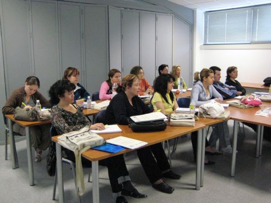 LOS ALUMNOS DEL CURSO DE “ATENCIÓN Y CUIDADO A PERSONAS DEPENDIENTES” VISITAN LA RESIDENCIA MUNICIPAL “LA PURÍSIMA” Y EL SERVICIO DE ESTANCIAS DIRUNAS DE ALZHEIMER DE LA LOCALIDAD (2008), Foto 4