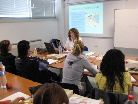 LOS ALUMNOS DEL CURSO DE “ATENCIÓN Y CUIDADO A PERSONAS DEPENDIENTES” VISITAN LA RESIDENCIA MUNICIPAL “LA PURÍSIMA” Y EL SERVICIO DE ESTANCIAS DIRUNAS DE ALZHEIMER DE LA LOCALIDAD (2008), Foto 5