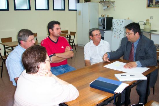 EL CONCEJAL DE PARTICIPACIÓN CIUDADANA SE REÚNE CON LOS VECINOS DEL BARRIO DE LA ERA ALTA PARA ABORDAR NECESIDADES INICIANDO RONDA COLECTIVOS VECINALES, Foto 1