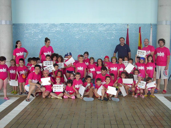 SE CLAUSURAN LOS CURSOS DE NATACIÓN INFANTILES DE LA PISCINA MUNICIPAL CUBIERTA, Foto 1
