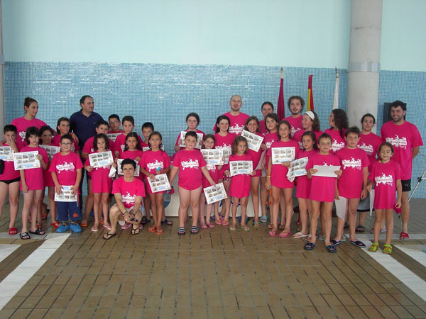 SE CLAUSURAN LOS CURSOS DE NATACIÓN INFANTILES DE LA PISCINA MUNICIPAL CUBIERTA, Foto 4