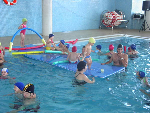 SE CLAUSURAN LOS CURSOS DE NATACIÓN INFANTILES DE LA PISCINA MUNICIPAL CUBIERTA, Foto 6