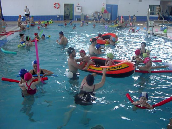 SE CLAUSURAN LOS CURSOS DE NATACIÓN INFANTILES DE LA PISCINA MUNICIPAL CUBIERTA, Foto 8