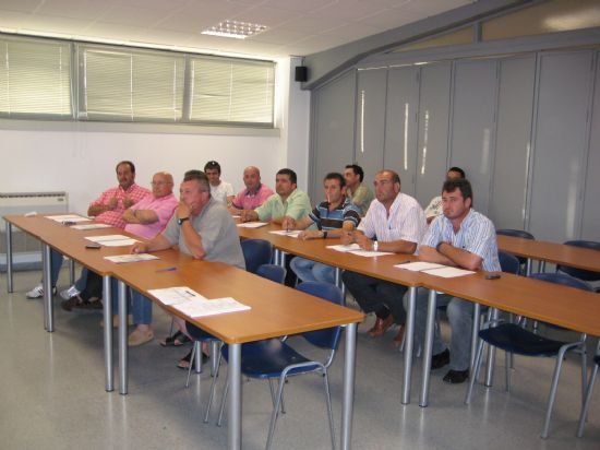 CLAUSURAN EL CURSO DE “INICIACIÓN A LA INFORMÁTICA” CON LA ENTREGA DE DIPLOMAS A LOS QUINCE ALUMNOS QUE HAN REALIZADO ESTA ACCIÓN FORMATIVA, Foto 4