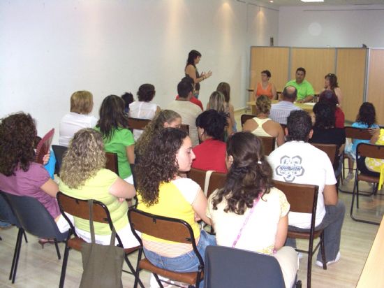 EL CONCEJAL DE SERVICIOS AL CIUDADANO CLAUSURA EL TALLER DE INTÉRPRETE DE LENGUA DE SIGNOS, Foto 2
