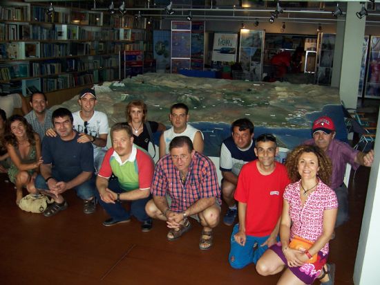 LOS USUARIOS DEL SERVICIO MUNICIPAL DE APOYO PSICOSOCIAL DISFRUTAN DE UNA VISITA GUIADA EN LA MANGA DEL MAR MENOR, Foto 1