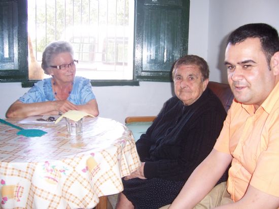 EL ALCALDE REALIZA VISITAS A LAS PERSONAS MAYORES IMPEDIDAS DE LA LOCALIDAD, ORGANIZADAS POR LA ASOCIACIÓN “SALUS INFIRMORUM”, Foto 2