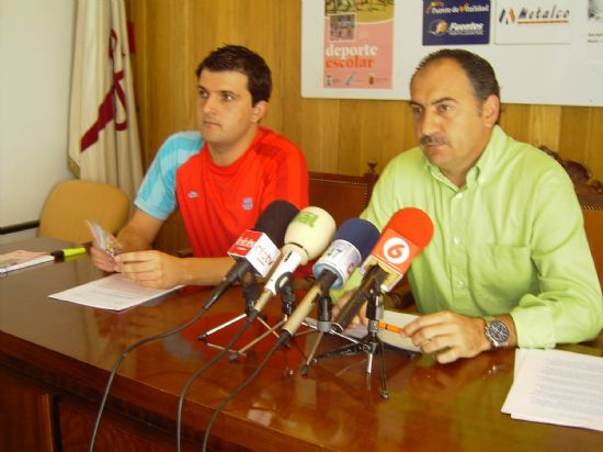 SE PRESENTA EL PROGRAMA DE DEPORTE ESCOLAR PARA ESTE CURSO 2006/2007 QUE COMENZARÁ EL PRÓXIMO DÍA 2 DE OCTUBRE, Foto 1