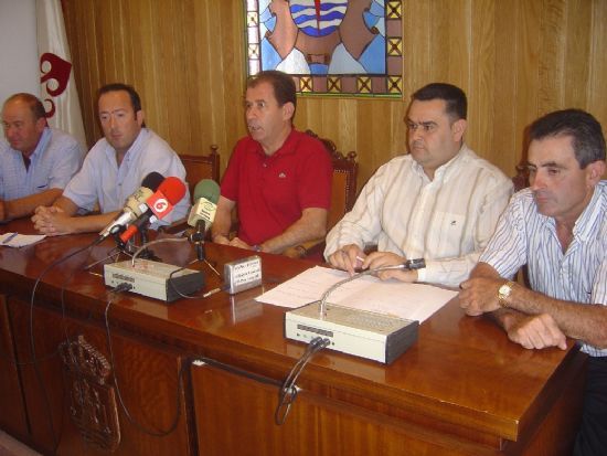 ALCALDE Y MIEMBROS EQUIPO GOBIERNO SE REÚNEN REPRESENTANTES VECINALES PEDANÍA PARETÓN ESTUDIAR ESTADO OBRAS Y ABORDAR NECESIDADES RELACIONADAS CON ESTA DIPUTACIÓN , Foto 1