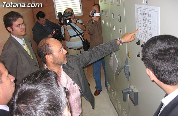 ALCALDE Y CONCEJAL DE INDUSTRIA INAUGURAN SISTEMA DE IMPULSIÓN DE LAS AGUAS RESIDUALES DEL POLÍGONO INDUSTRIAL “EL SALADAR” A LA ESTACIÓN DEPURADORA DE TOTANA, Foto 4