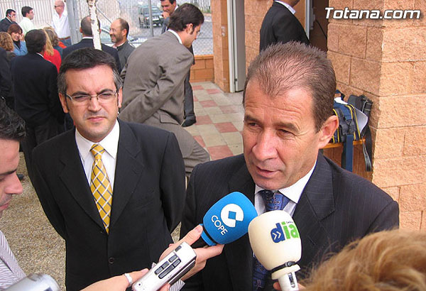 ALCALDE Y CONCEJAL DE INDUSTRIA INAUGURAN SISTEMA DE IMPULSIÓN DE LAS AGUAS RESIDUALES DEL POLÍGONO INDUSTRIAL “EL SALADAR” A LA ESTACIÓN DEPURADORA DE TOTANA, Foto 5