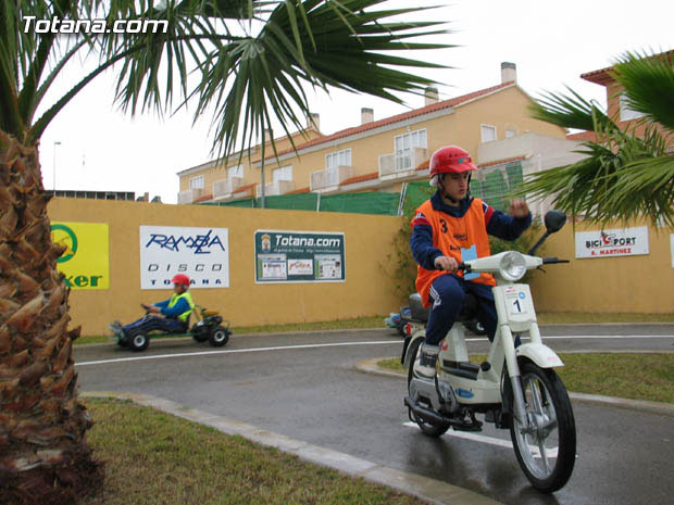EL AYUNTAMIENTO ENVÍA CARTAS A LOS PADRES DE MENORES POR IR EN MOTOCICLETA SIN CASCO PARA PREVENIR ACCIDENTES DE TRÁFICO, Foto 1