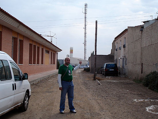 LA ASOCIACION DE VECINOS DEL BARRIO TIROL-CAMILLERI INSTA AL AYUNTAMIENTO A DESMANTELAR LAS DOS ANTENA DE TELEFONIA MOVIL EXISTENTES EN EL BARRIO, Foto 1