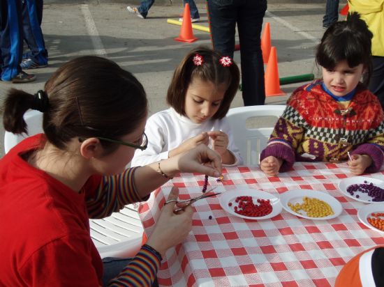 LA CONCEJALÍA DE EDUCACIÓN Y LA ASOCIACIÓN DE DISCAPACITADOS FÍSICOS DE TOTANA, MIFITO, SUSCRIBIRÁN UN CONVENIO DE COLABORACIÓN PARA LA REALIZACIÓN DE TALLERES DE MANUALIDADES EN LOS DISTINTOS CENTROS EDUCATIVOS DE LA LOCALIDAD (2007), Foto 1