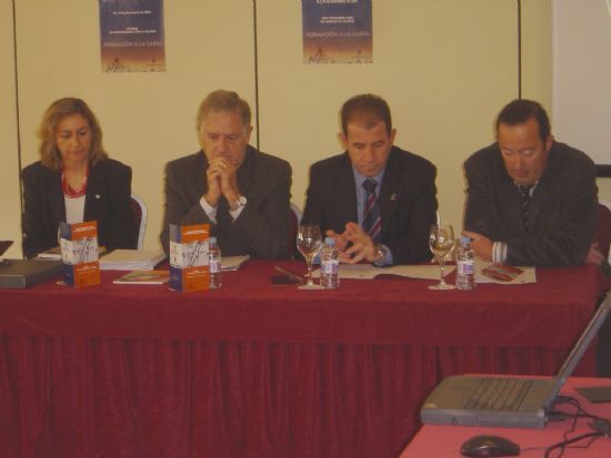 TRABAJADORES MUNICIPALES PARTICIPAN JORNADAS SOBRE CALIDAD DEL AYUNTAMIENTO DE TOTANA EN LA SANTA, Foto 1