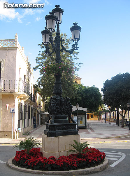 COLOCAN UNAS 1.000 FLORES DE PASCUA EN LOS DIFERENTES ESPACIOS VERDES DE LA CIUDAD DE TOTANA, Foto 4