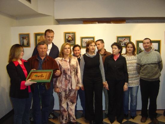 Numerosas personas asisten fin de semana exposición fotográfica conmemorativa del Año Jubilar Eulaliense, Foto 1