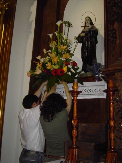 LOS TRABAJADORES MUNICIPALES REALIZAN UNA OFRENDA FLORAL A LA IMAGEN DE SANTA RITA CON MOTIVO DE LA FESTIVIDAD DE SU PATRONA, Foto 5