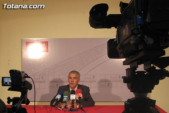 EL PSOE INFORMA QUE EL CONCURSO PARA ADJUDICAR EL SERVICIO DE RECOGIDA DE BASURA Y LIMPIEZA VIARIA ESTA SUSPENDIDO, Foto 1