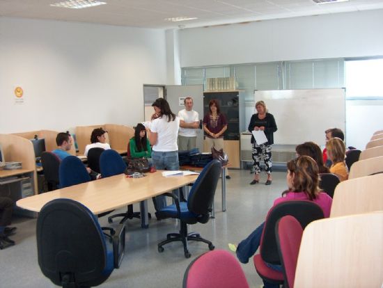 SE INAUGURA EL CURSO DE DISEÑO GRÁFICO PARA DESEMPLEADOS QUE SE ESTÁ IMPARTIENDO EN EL CENTRO DE DESARROLLO LOCAL, Foto 1