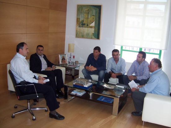 AUTORIDADES MUNICIPALES SE REÚNEN CON REPRESENTANTES DE LAS SOCIEDADES DE CAZADORES DE TOTANA Y EL PARETÓN PARA ABORDAR CUESTIONES QUE AFECTAN A ESTE SECTOR (2008), Foto 4