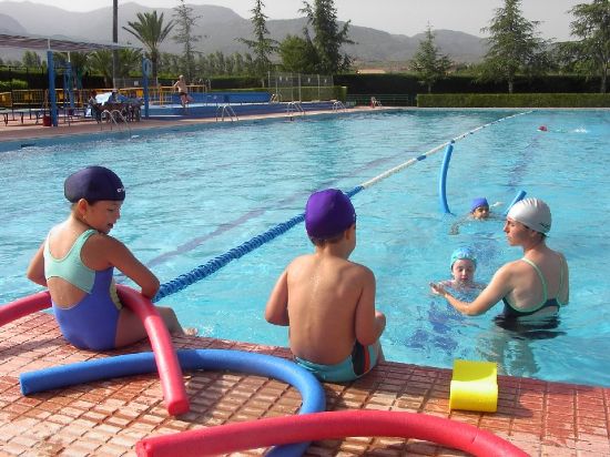 LA CONCEJALIA DE DEPORTES PUSO EN MARCHA LAS ACTIVIDADES DEL PROGRAMA VERANO POLIDEPORTIVO EL PASADO MIÉRCOLES 14 DE JUNIO, EN LAS PISCINAS MUNICIPALES DEL POLIDEPORTIVO “6 DE DICIEMBRE” Y EL COMPLEJO DEPORTIVO “VALLE DEL GUADALENTÍN” DEL PARETÓN, Foto 1