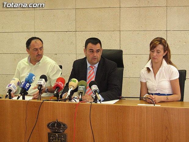 EL ALCALDE DA CUENTA DE LA COMPOSICIÓN DE LA JUNTA DE GOBIERNO LOCAL, LAS PORTAVOCÍAS Y LAS LIBERACIONES DE LOS CONCEJALES DEL GOBIERNO MUNICIPAL E INFORMA DE LA NUEVA ESTRUCTURA POLÍTICA Y ADMINISTRATIVA, Foto 1