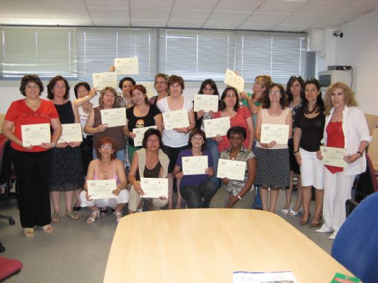 SE CLAUSURA EL CURSO “INFORMÁTICA BÁSICA E INTERNET PARA MUJERES” IMPARTIDO EN EL ALA DEL CENTRO DESARROLLO LOCAL, Foto 1