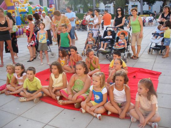 NUMEROSOS NIÑOS Y NIÑAS SE DIVIERTEN CON ACTIVIDADES INFANTILES EN “LA TARDE DE TALLERES”, UNA ACTIVIDAD QUE SE DESARROLLARÁ A LO LARGO DE LA SEMANA EN LA PLAZA DE LA BALSA VIEJA, Foto 7