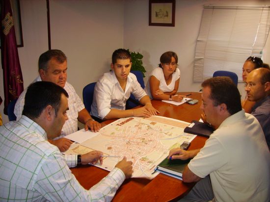 EL ALCALDE DE TOTANA ENCARGA UN PLAN DE OBRAS PARA DAR SOLUCIÓN INMEDIATA A LOS PROBLEMAS DE INUNDACIONES OCASIONADOS POR LAS FUERTES LLUVIAS EN LOS BARRIOS OLÍMPICO, LAS PERAS Y ZONAS BAJAS DEL CASCO URBANO (2007), Foto 2