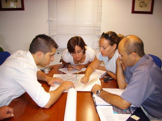 EL ALCALDE DE TOTANA ENCARGA UN PLAN DE OBRAS PARA DAR SOLUCIÓN INMEDIATA A LOS PROBLEMAS DE INUNDACIONES OCASIONADOS POR LAS FUERTES LLUVIAS EN LOS BARRIOS OLÍMPICO, LAS PERAS Y ZONAS BAJAS DEL CASCO URBANO (2007), Foto 3