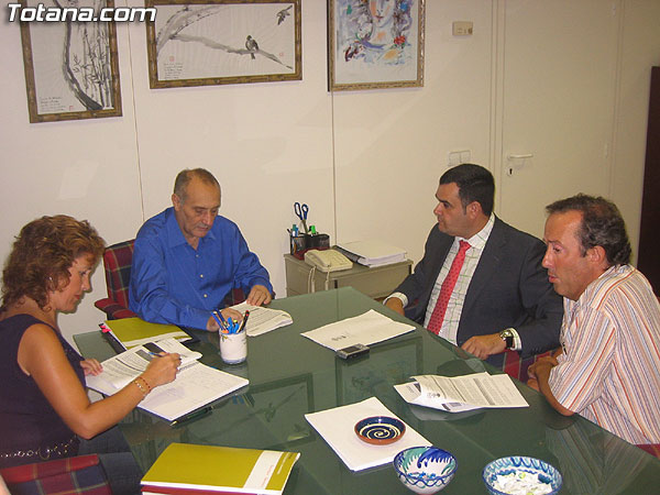 LA CONSEJERÍA DE EDUCACIÓN Y EL AYUNTAMIENTO DE TOTANA DAN LOS PRIMEROS PASOS PARA CONSTRUIR UN NUEVO COLEGIO DE EDUCACIÓN INFANTIL Y PRIMARIA EN LA ZONA DE “LA RAMBLICA”, Foto 2