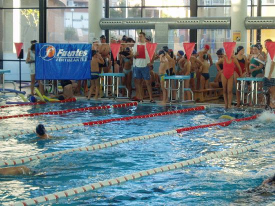 LA CONCEJALÍA DE DEPORTES RECAUDA 2.266,10 EUROS EN EL II MARATÓN ACUÁTICO A BENEFICIO DE LA AECC  , Foto 3