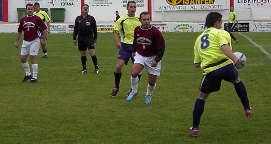 EL EQUIPO TOTANERO “CERVECERÍA LOS FRANCESES” SE ALZA CON EL TITULO DE LA IV COPA INTERCOMARCAL DE FÚTBOL AFICIONADO, EN EL CAMPO MUNICIPAL DE FÚTBOL “JUAN CAYUELA”, Foto 1