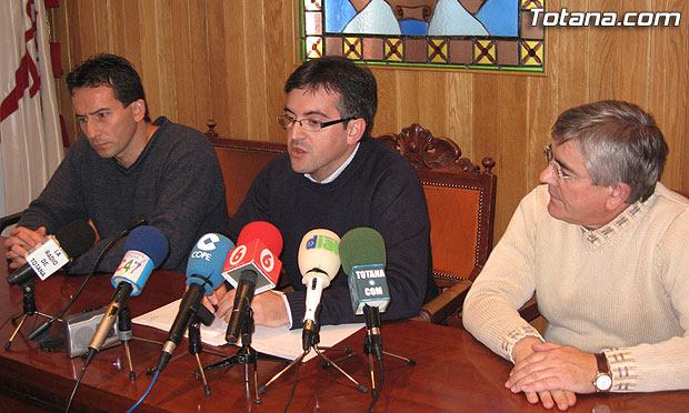 LA CONCEJALÍA DE INDUSTRIA Y EL IES JUAN DE LA CIERVA SUSCRIBEN CONVENIO PARA PROMOCIÓN NUEVAS FORMAS ENERGÍA RENOVABLES, Foto 1