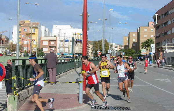 EL CLUB DE ATLETISMO TOTANA-ÓPTICA SANTA EULALIA PARTICIPÓ EN LA XXII MEDIA MARATÓN “UVA DEL VINALOPÓ”, EN LA VILLA ALICANTINA DE ASPE, Foto 3