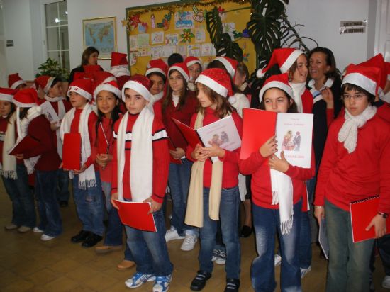 LA CONCEJAL DE CULTURA Y DIRECTIVOS DE LA ASOCIACIÓN LOCAL DE BELENISTAS VISITAN LOS BELENES REALIZADOS POR LOS ALUMNOS DE LOS DISTINTOS COLEGIOS DE TOTANA, Foto 1