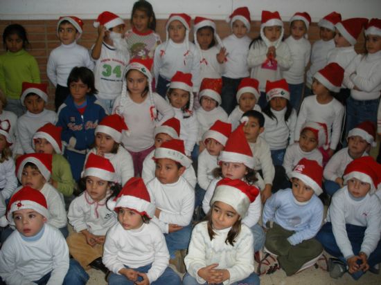 LA CONCEJAL DE CULTURA Y DIRECTIVOS DE LA ASOCIACIÓN LOCAL DE BELENISTAS VISITAN LOS BELENES REALIZADOS POR LOS ALUMNOS DE LOS DISTINTOS COLEGIOS DE TOTANA, Foto 4