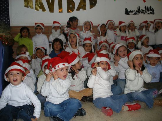 LA CONCEJAL DE CULTURA Y DIRECTIVOS DE LA ASOCIACIÓN LOCAL DE BELENISTAS VISITAN LOS BELENES REALIZADOS POR LOS ALUMNOS DE LOS DISTINTOS COLEGIOS DE TOTANA, Foto 6