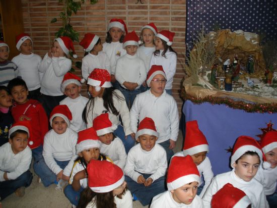 LA CONCEJAL DE CULTURA Y DIRECTIVOS DE LA ASOCIACIÓN LOCAL DE BELENISTAS VISITAN LOS BELENES REALIZADOS POR LOS ALUMNOS DE LOS DISTINTOS COLEGIOS DE TOTANA, Foto 8