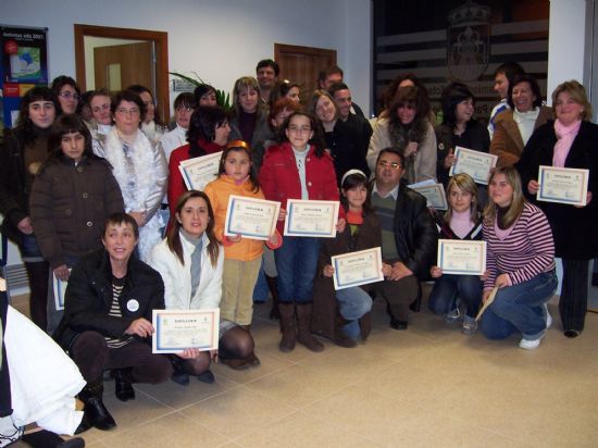 EL “TALLER DE LENGUA DE SIGNOS”, ORGANIZADO POR LA CONCEJALÍA DE PARTICIPACIÓN CIUDADANA Y LA ASOCIACIÓN DE SORDOS “EL UNICORNIO”, SE CLAUSURA CON LA ENTREGA DE DIPLOMAS DE CUARENTA PARTICIPANTES (2007), Foto 6